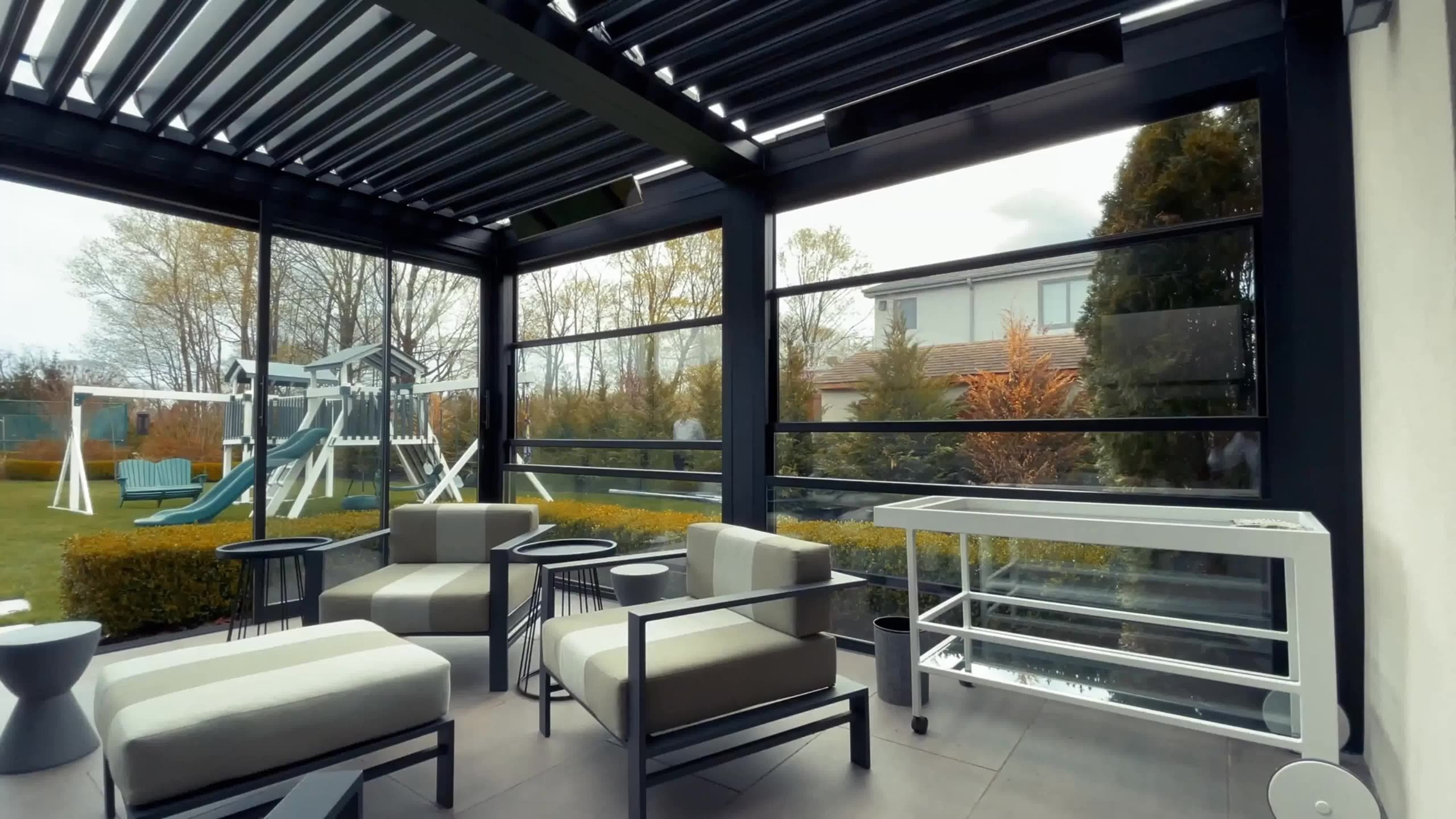 Veranda Giyotin Sistemleri ile Dış Mekanlarda Akıllı Koruma Çözümü